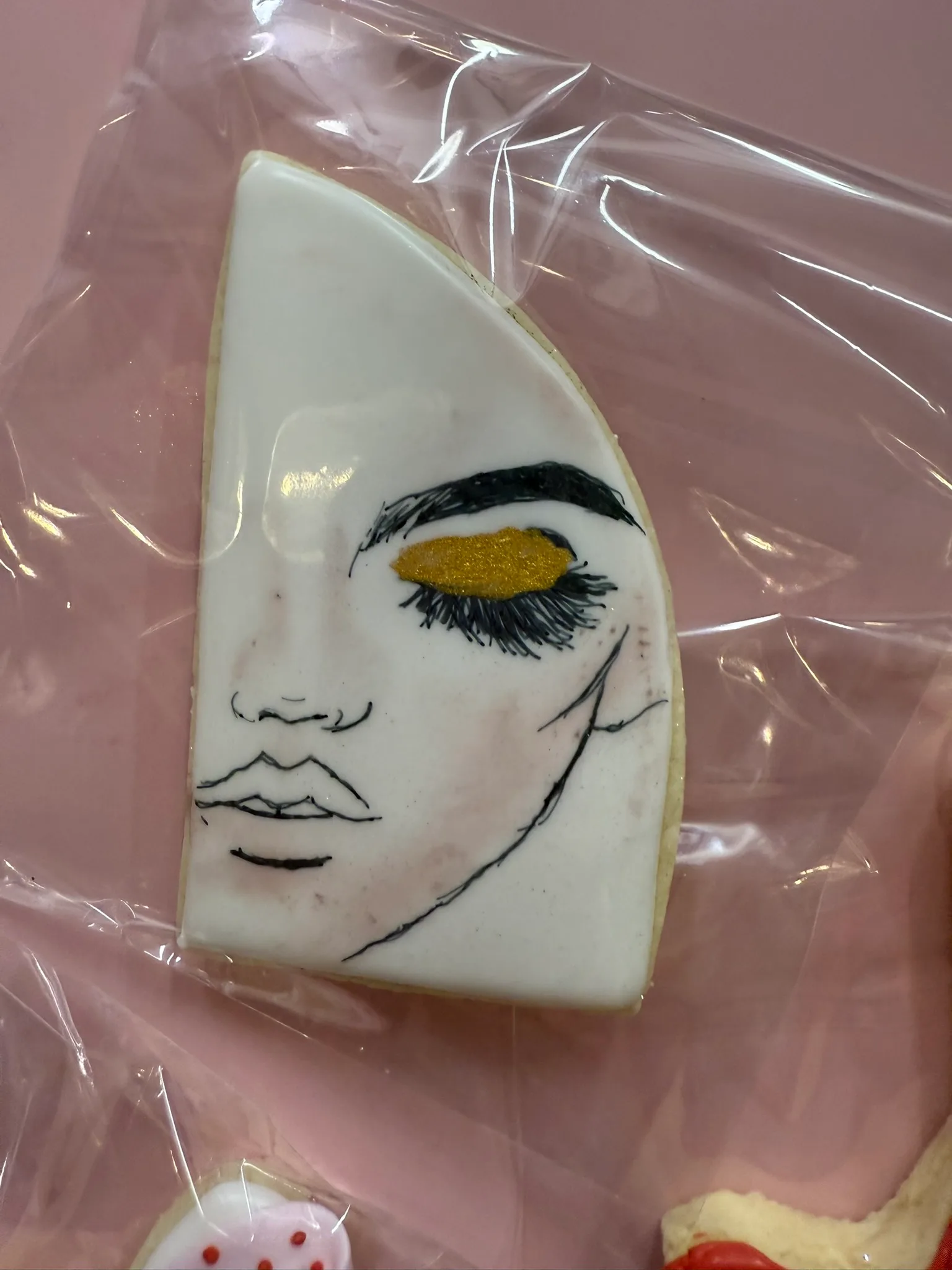 Modern glamour portrait — artistic profile cookie