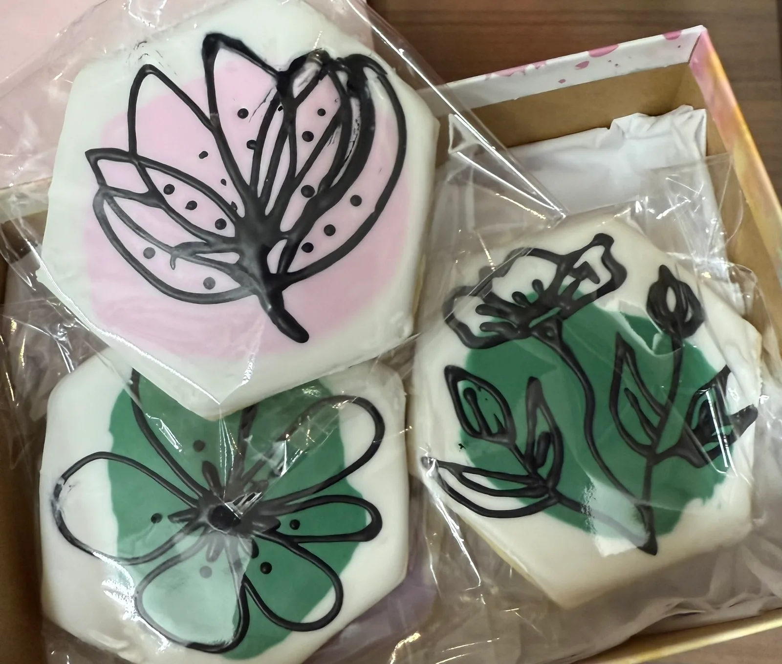 Modern wedding cookies — black & white florals