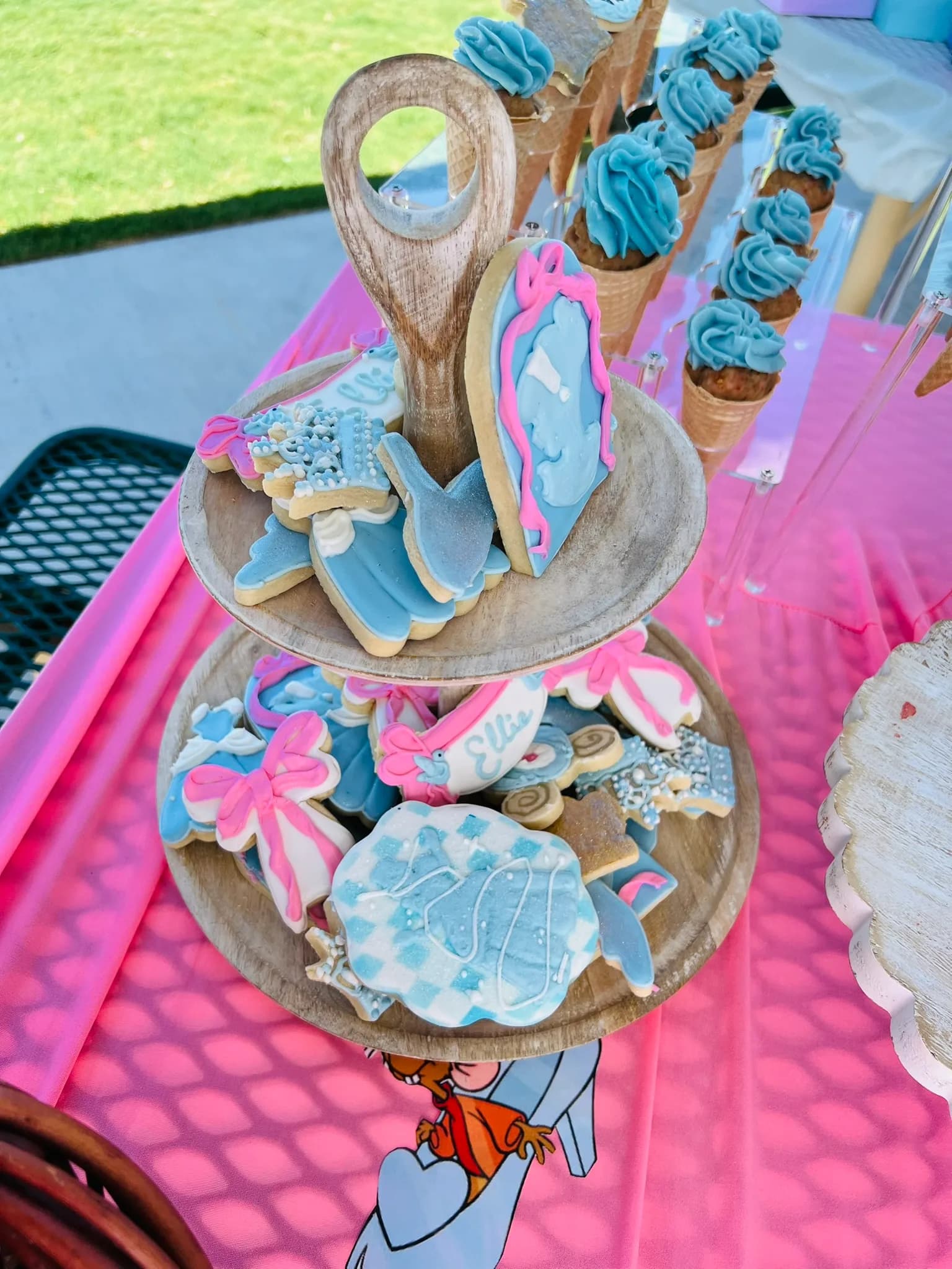 Cinderella princess party — glass slippers, gowns & cake pops